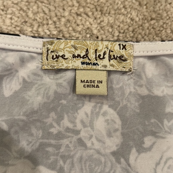 NWOT Floral Lace Tank - Picture 5 of 6